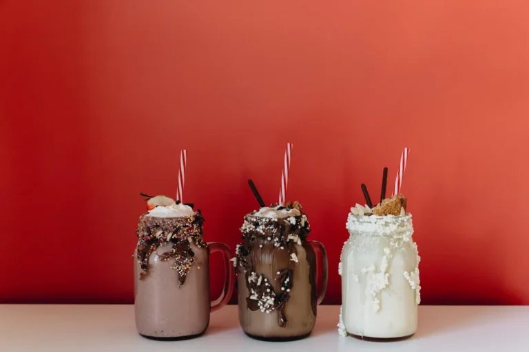 Homemade Chocolate Shake: A Creamy & Irresistible Treat!